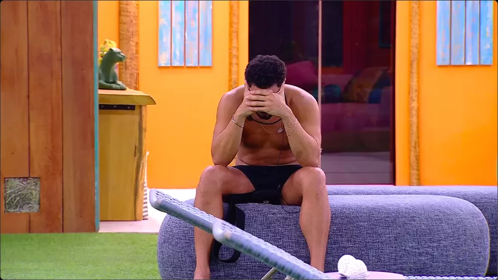 O dia parado antes do paredão deixa Vinícius abalado no BBB 25