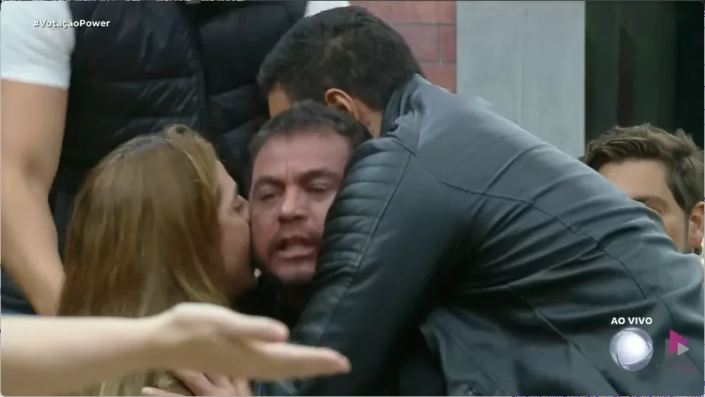 Record decide manter Dhomini no Power Couple após surto ao vivo e gera revolta nas redes
