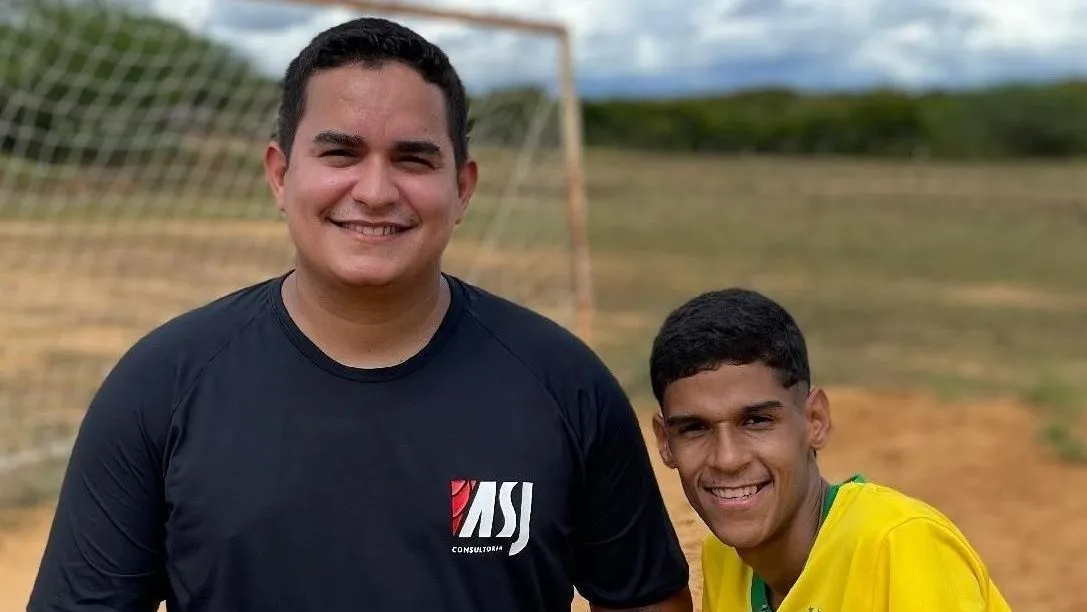 LUVA DE PEDREIRO: CONDENADO A DÍVIDA MILIONÁRIA, INFLUENCIADOR APELA PARA "VAQUINHA" COM BONECO!