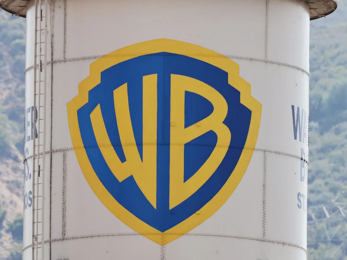 Netflix entra na briga para comprar a Warner, dona de Harry Potter e DC; Comcast prepara bote e Paramount é REJEITADA