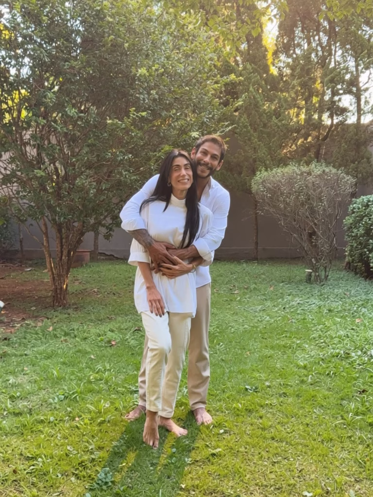 MICHELLE BARROS E SHIA PHOENIX ANUNCIAM GRAVIDEZ! CASAL DE A FAZENDA 17 CHOCA A WEB!