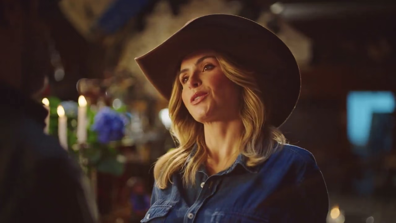 ANA PAULA ROUBA A CENA, “DESAFIA” A GLOBO COM COMERCIAL RIVAL E CHOCA EM PALESTRA!