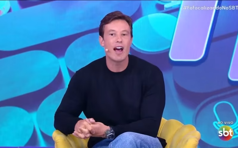 A SALVAÇÃO DO SBT: DEOLANE FAZ FOFOCALIZANDO BOMBAR E METE MEDO NA RECORD