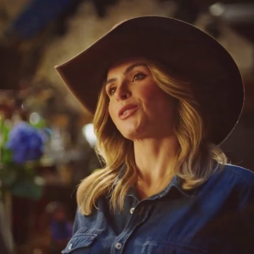 ANA PAULA ROUBA A CENA, “DESAFIA” A GLOBO COM COMERCIAL RIVAL E CHOCA EM PALESTRA!