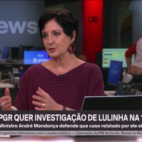 O VEXAME DA GLOBONEWS: Funcionário deixa calça cair e mostra bumbum ao vivo!