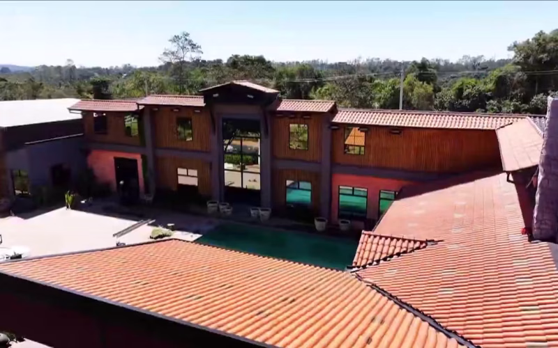 O GRANDE DIA: A Fazenda 18 estreia HOJE e Carelli promete chocar o público no 1º episódio!